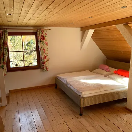 Barbarahof Pfingstrose, Zweiter Stock Lägenhet *