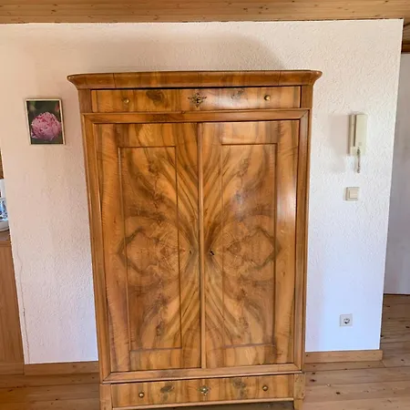 Barbarahof Pfingstrose, Zweiter Stock