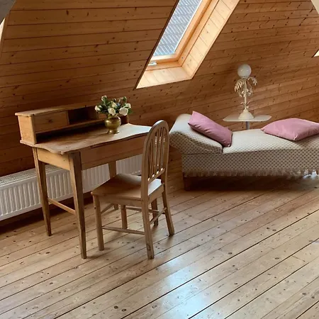 Barbarahof Pfingstrose, Zweiter Stock *