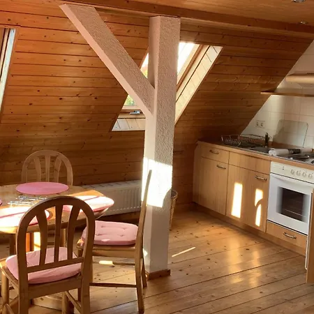 Barbarahof Pfingstrose, Zweiter Stock *